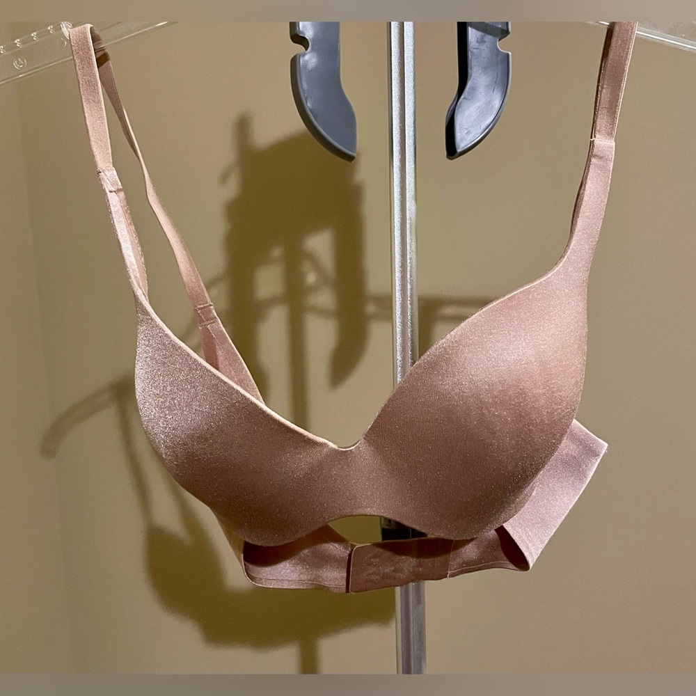 Victoria’s Secret lined Demi bra. Size 34B.